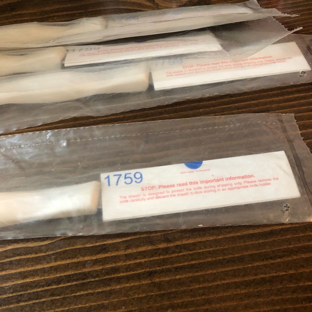4 Cutco Table knives 1122